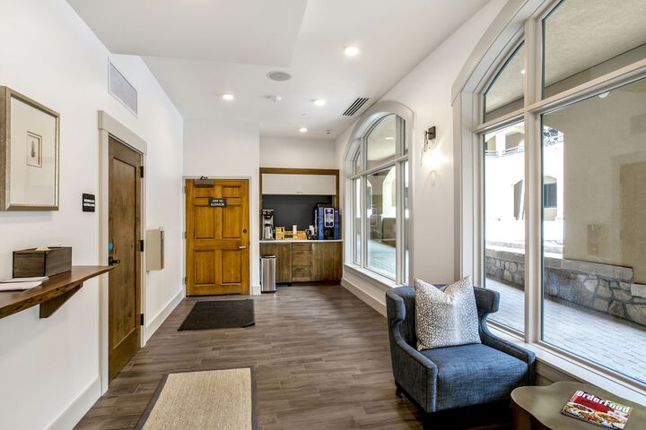 Breakfast/Coffee Service 141 of 148