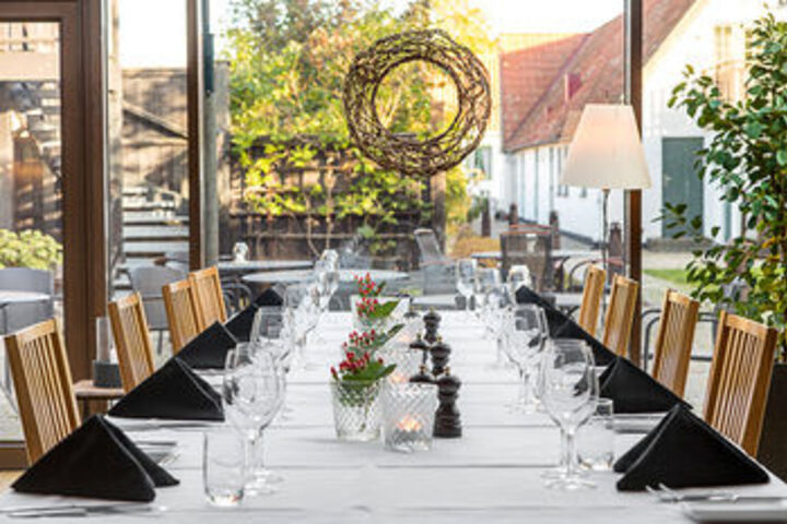Dining 44 of 46