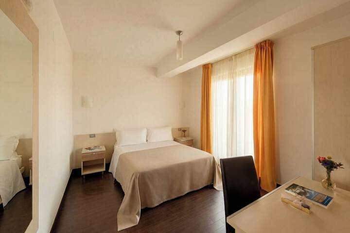 Room 16 of 76