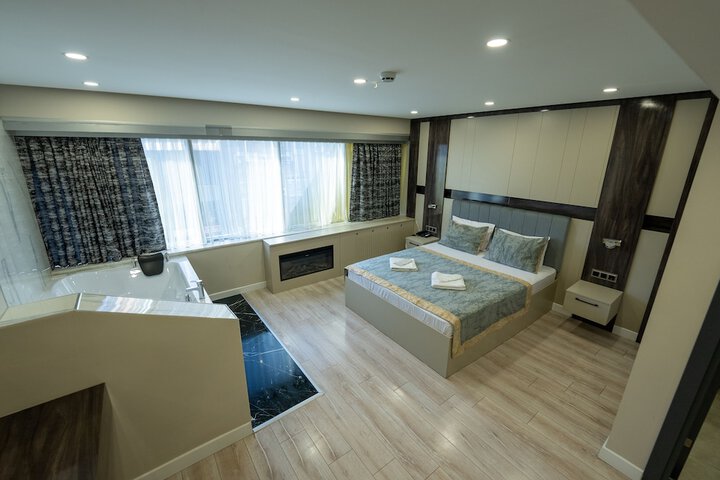 Room 25 of 48
