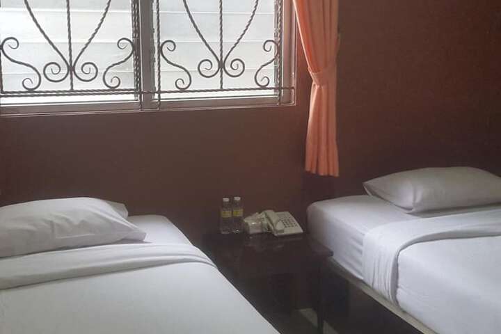 Room 13 of 40