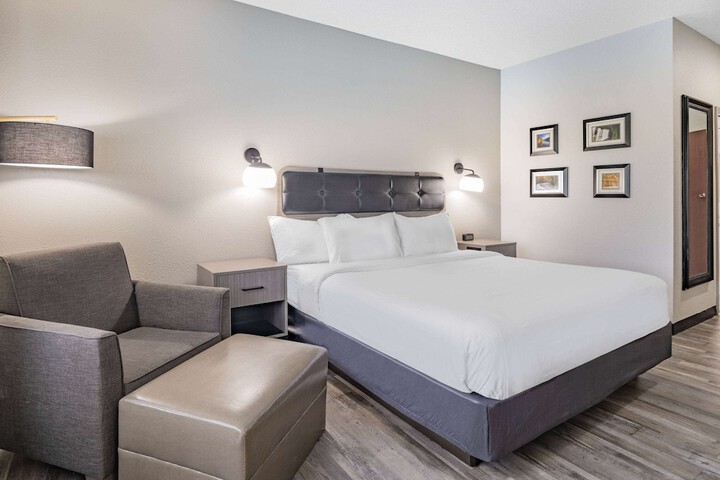 Room 9 of 27