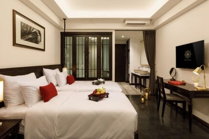 Room 10 of 51