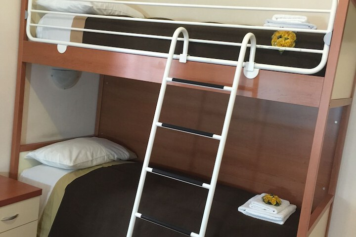 Room 5 of 25