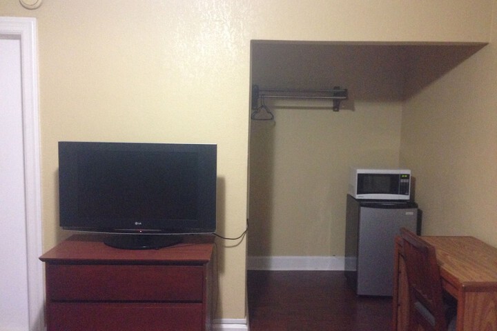 Room 10 of 18