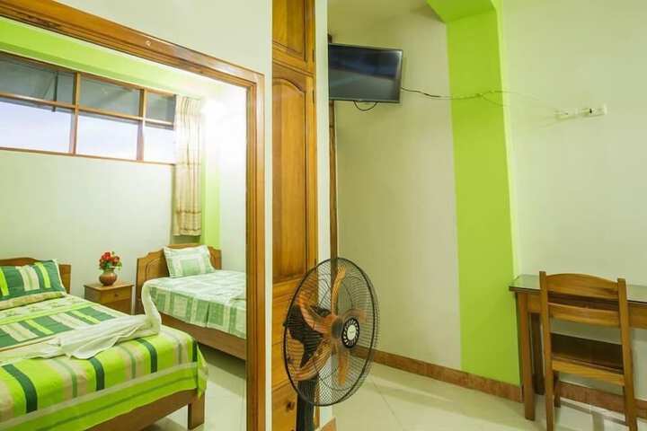 Room 10 of 32