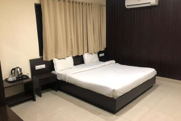 Room 6 of 37