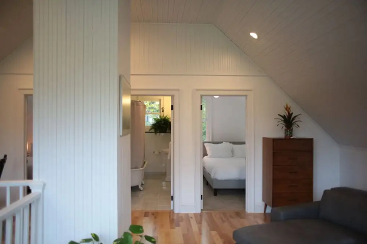 Room 6 of 15