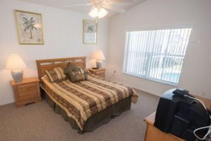 Room 9 of 14