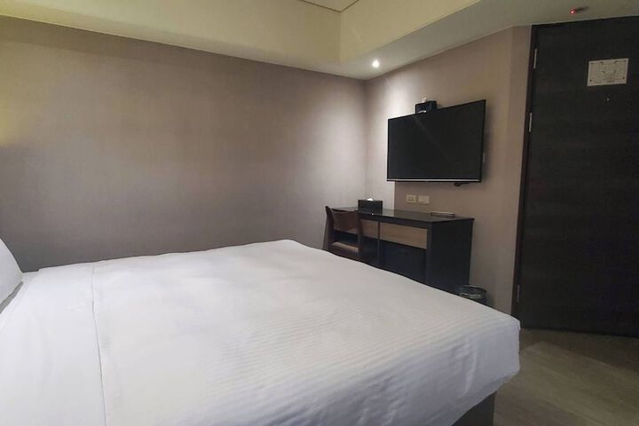 Room 51 of 95