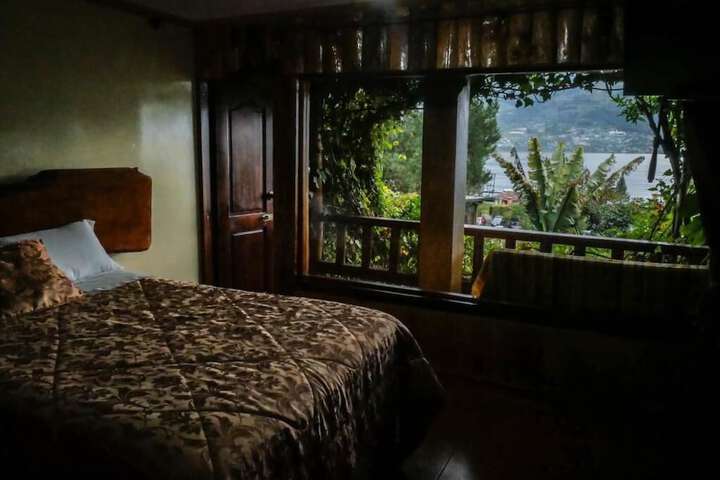 Room 17 of 65