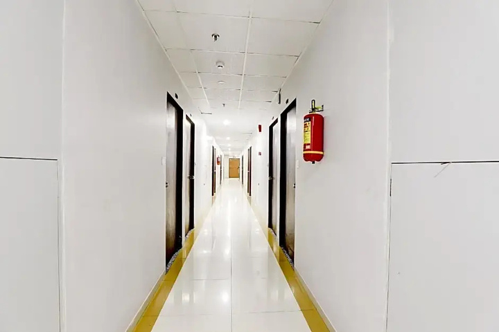 Room 9 of 16