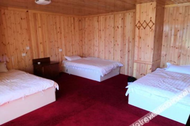 Arxan red azalea Holiday Inn