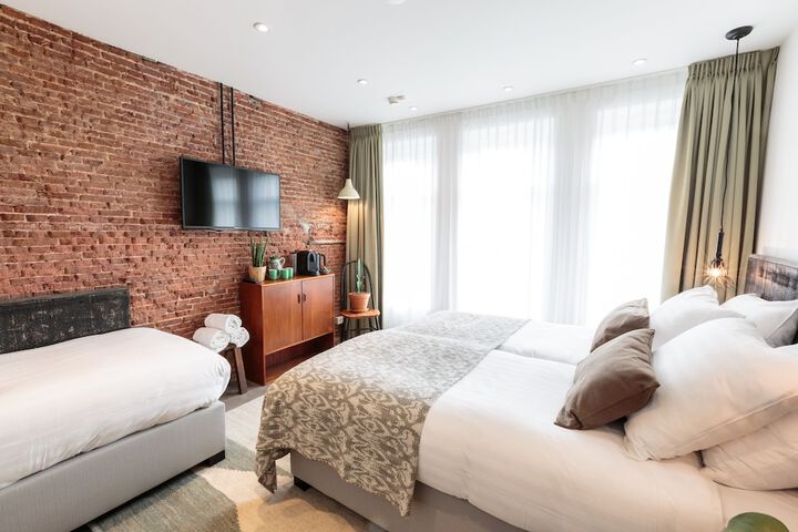 Room 6 of 33