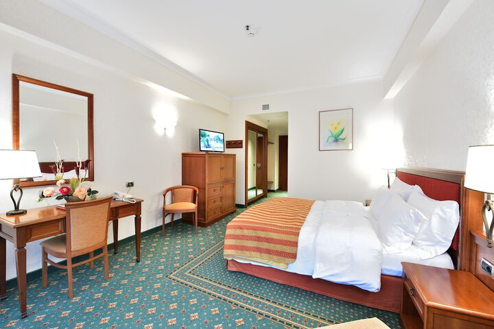 Room 8 of 70