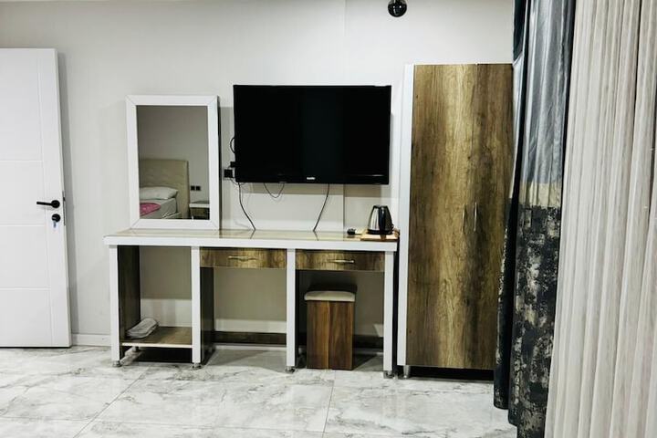 Room 8 of 40