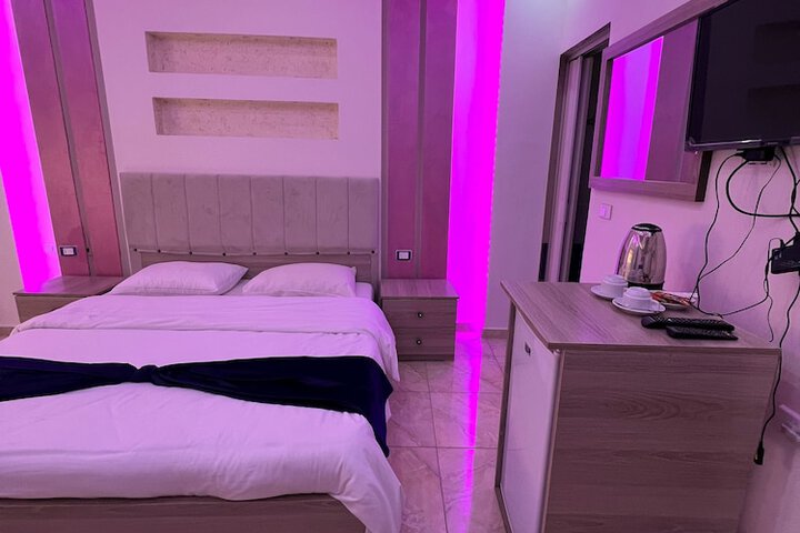 Room 4 of 18