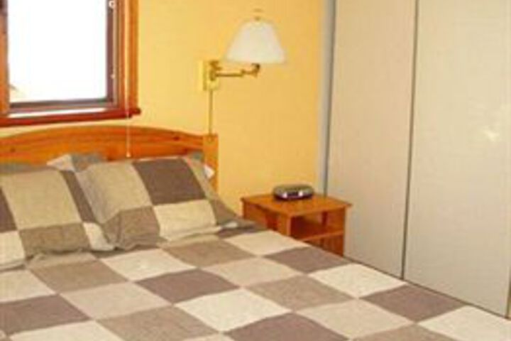 Room 4 of 18