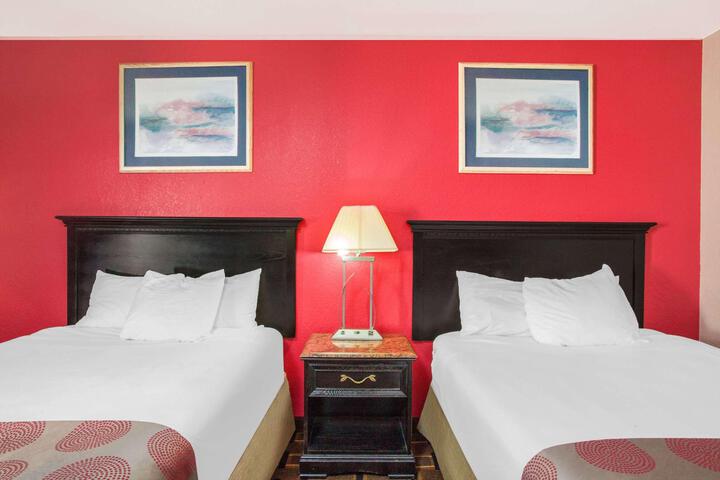 2 Double Beds Room (5 of 10)
