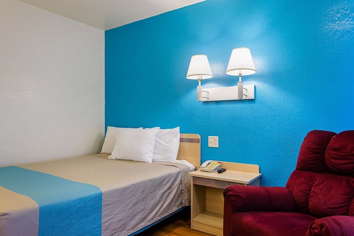 Room 14 of 32