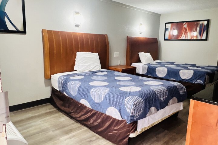 2 Queen Beds (19 of 19)