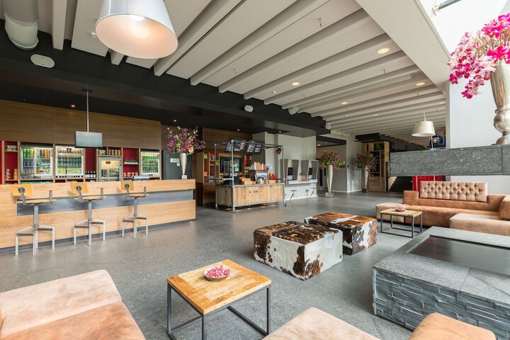 Guest Lobby