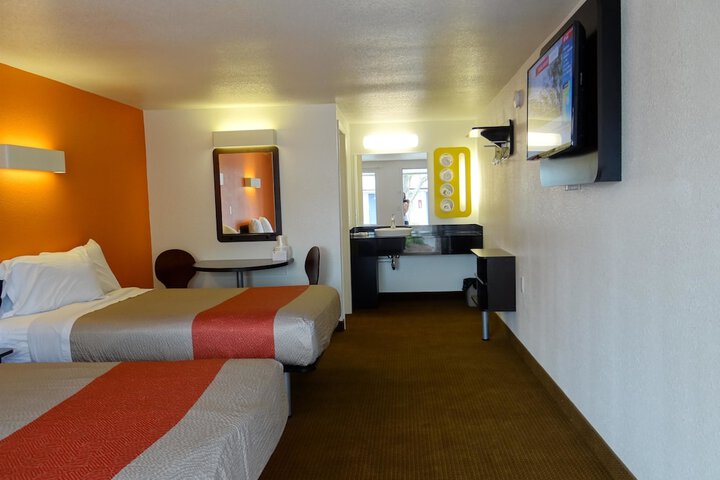 2 Double Beds (8 of 11)