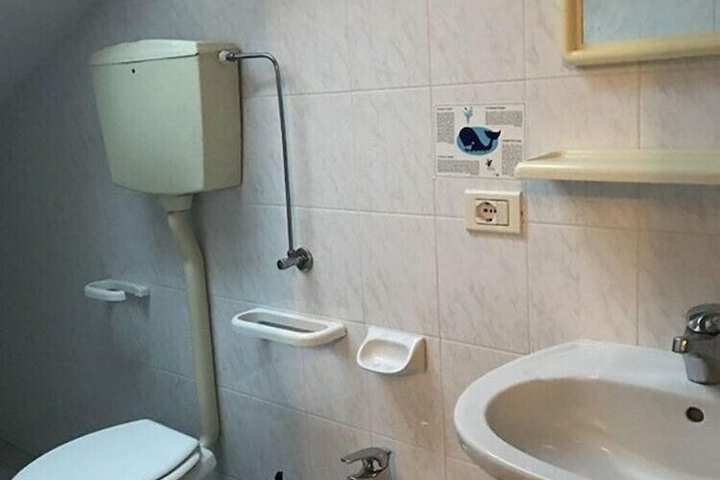 Room 8 of 15