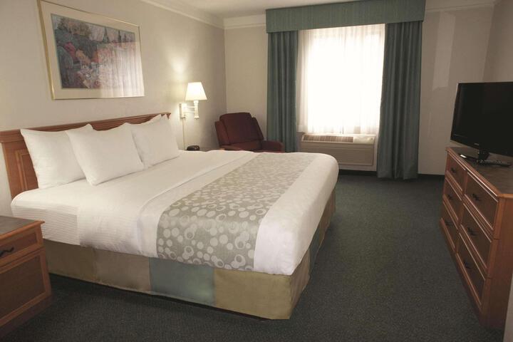 Deluxe 2 Double Beds (1 of 13)