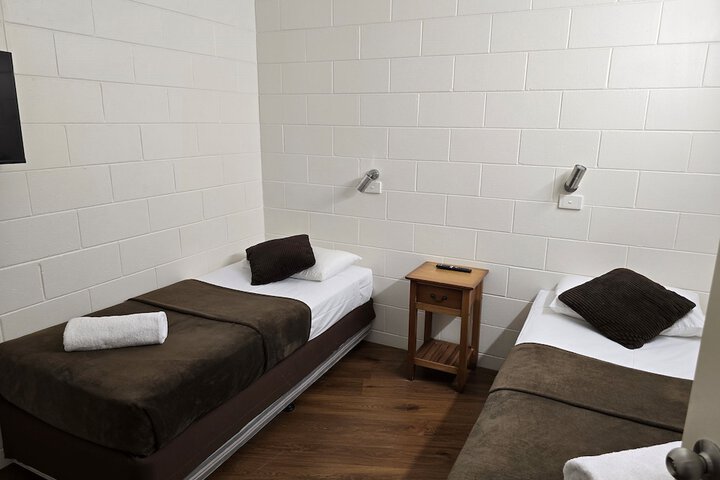 Room 5 of 33