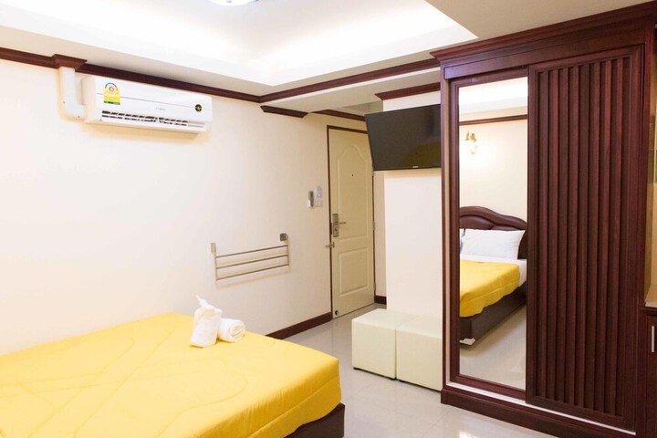 Room 17 of 37