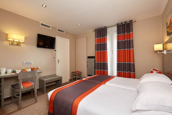 Room 14 of 42