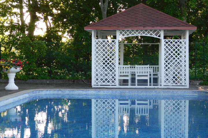 Pool 21 of 61