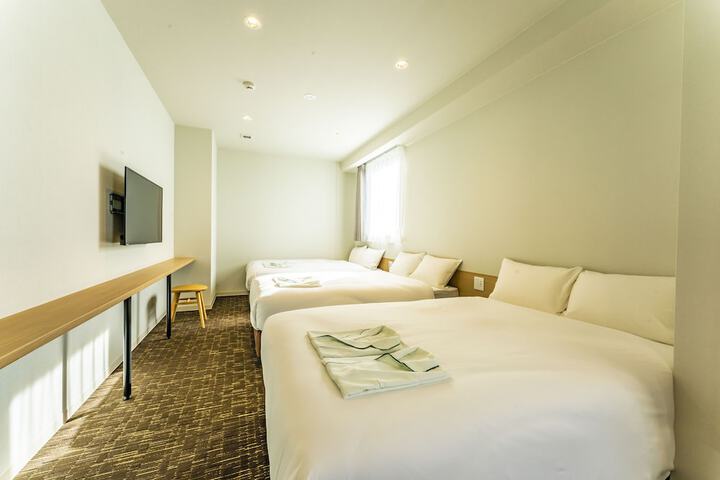 Room 9 of 42