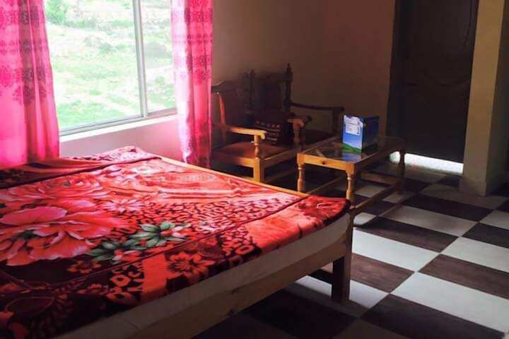 Room 4 of 8