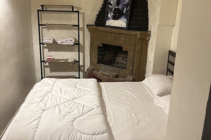 Room 3 of 9