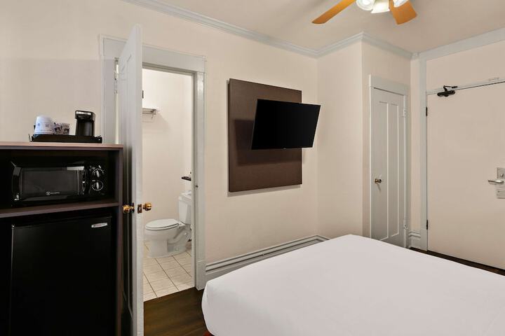 1 Queen Bed Larger Room Work Desk Microwave and Refrigerator (3 of 34)