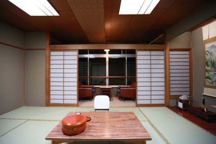 Room 6 of 70