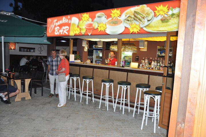 Sports bar
