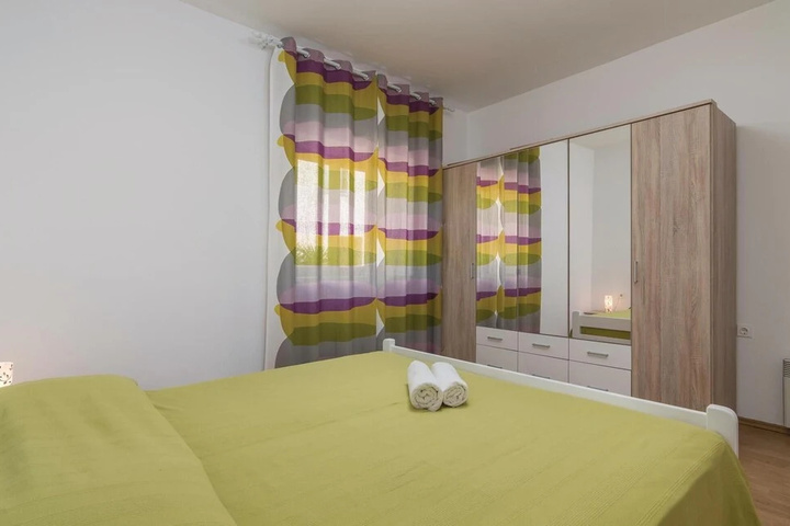 Room 2 of 18