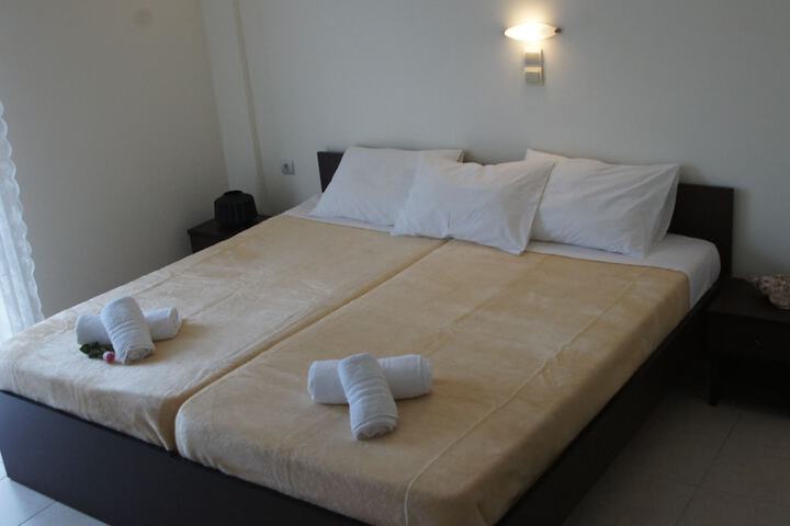 Room 8 of 18
