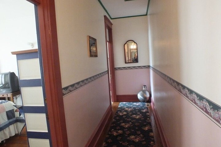 Ballroom/Hall 17 of 28