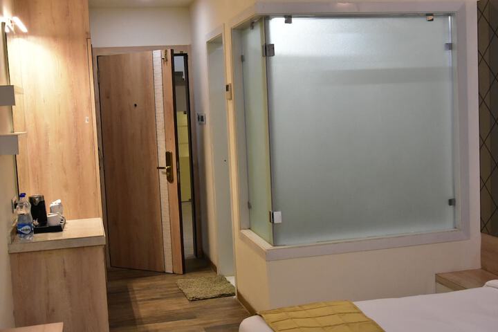 Room 21 of 27