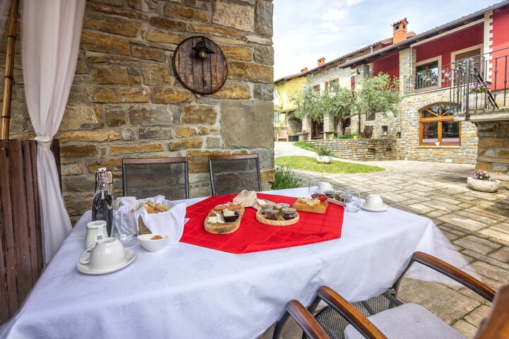 Breakfast/Coffee Service 50 of 77