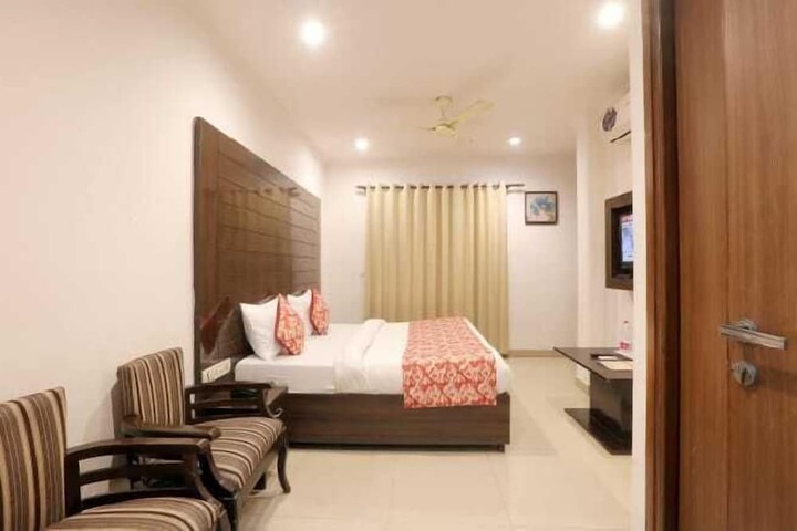 Room 5 of 7