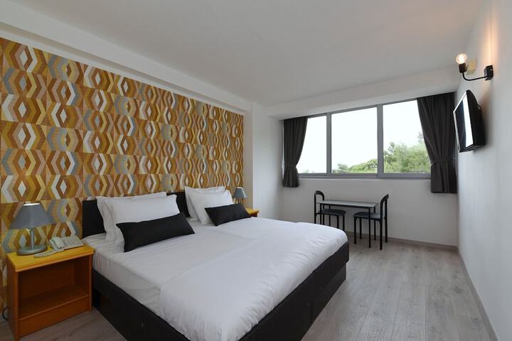 Room 3 of 31