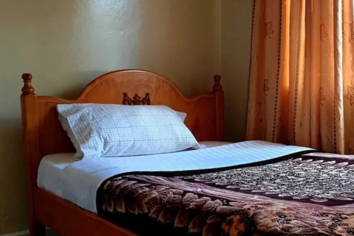 Room 6 of 8