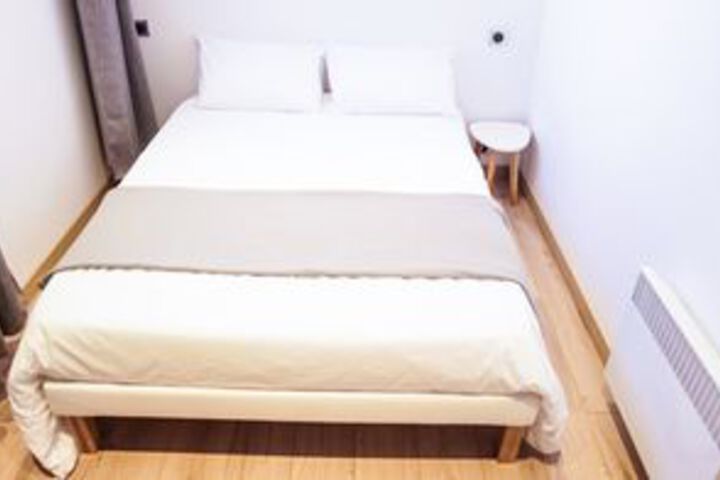 Room 10 of 17