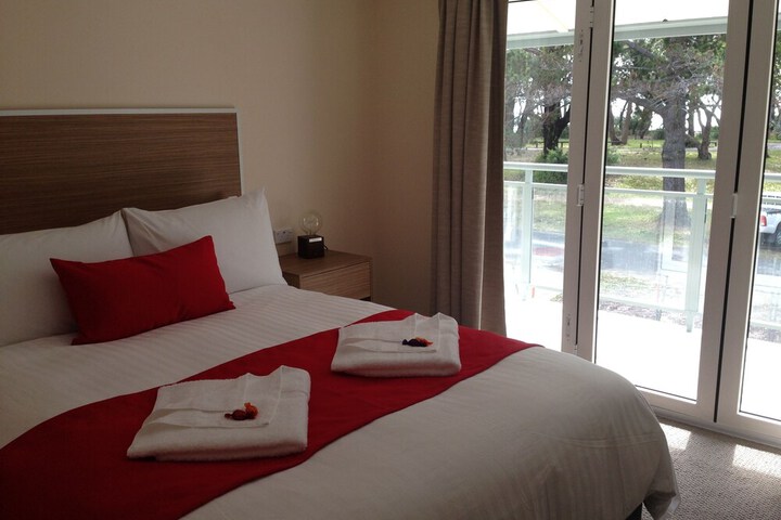 Room 4 of 79