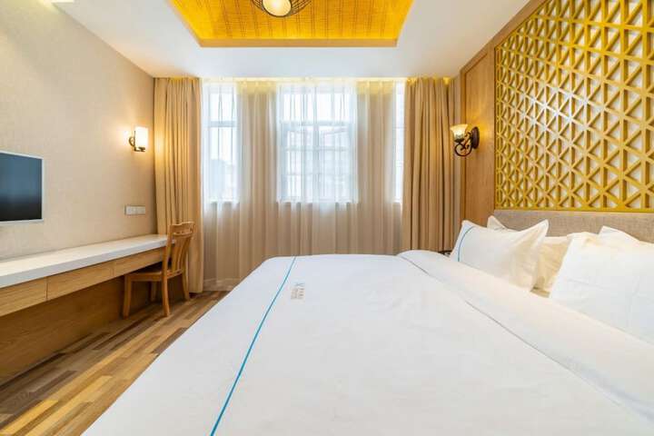 Room 6 of 48